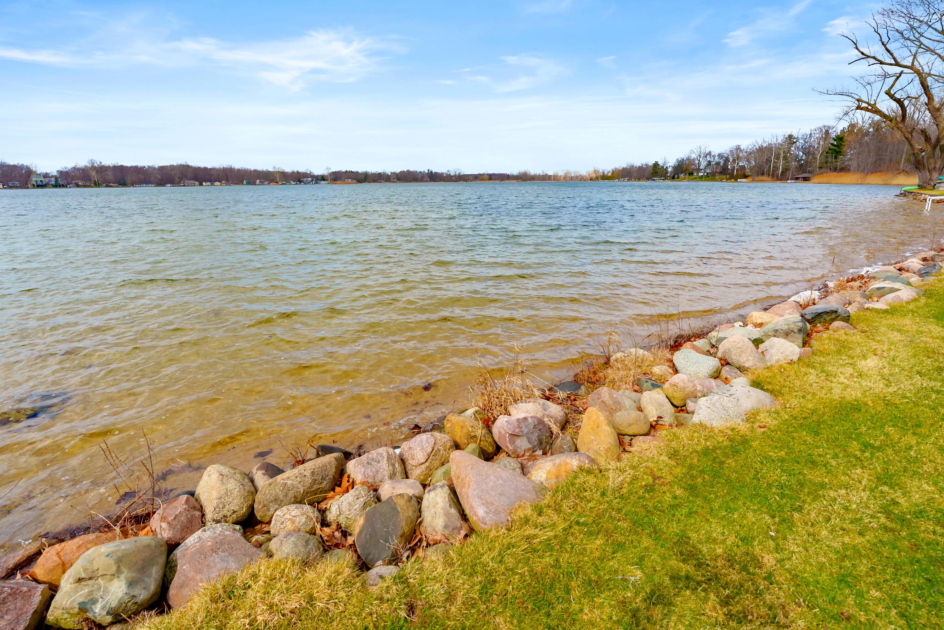 Image 2: Long Lake Dr E 8664 Scotts 49088-27