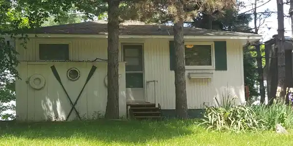 3413 Lakeshore Drive