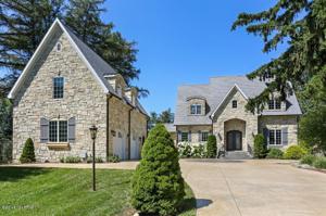 3240 S Lakeshore Drive