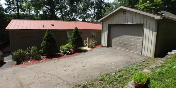 6851 Woodland