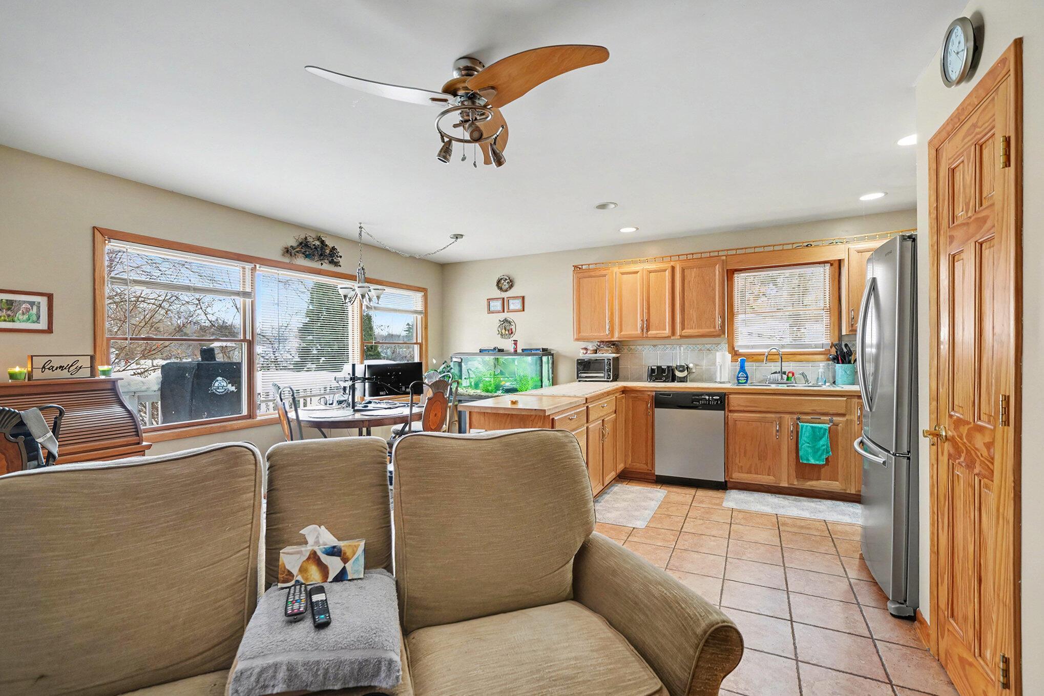 Image 4: 004_file_761