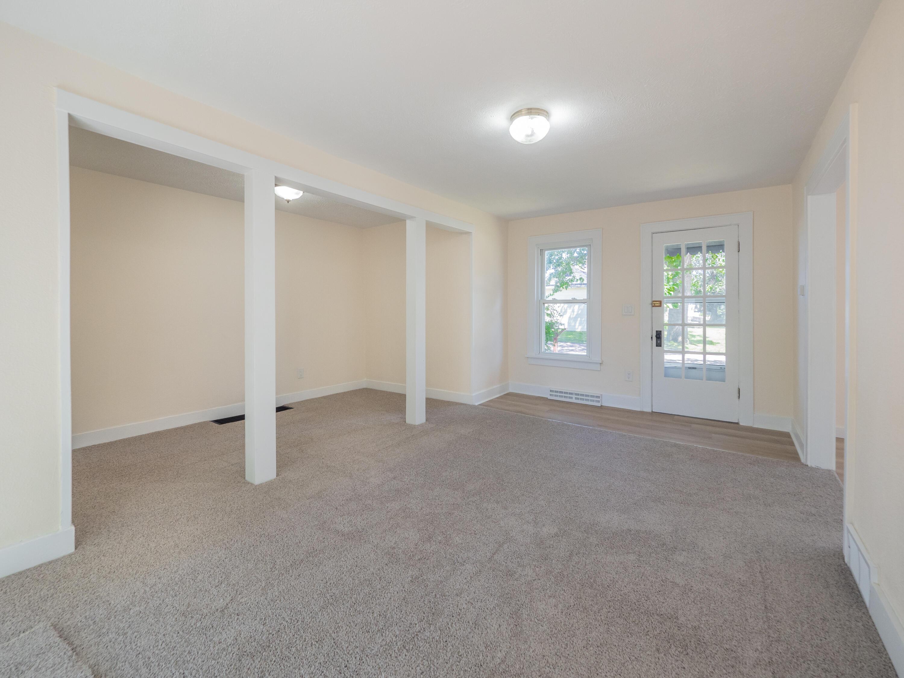 Image 3: 2206 Clarence Dr-103
