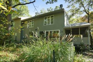 521 E Bellevue