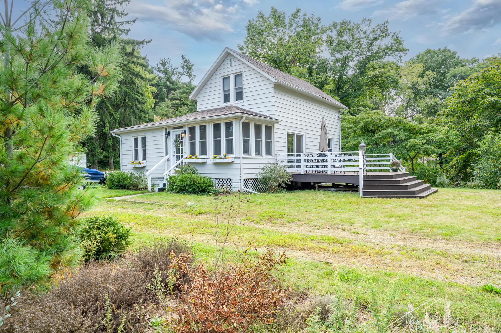 Image 1: Lakeshore front photo