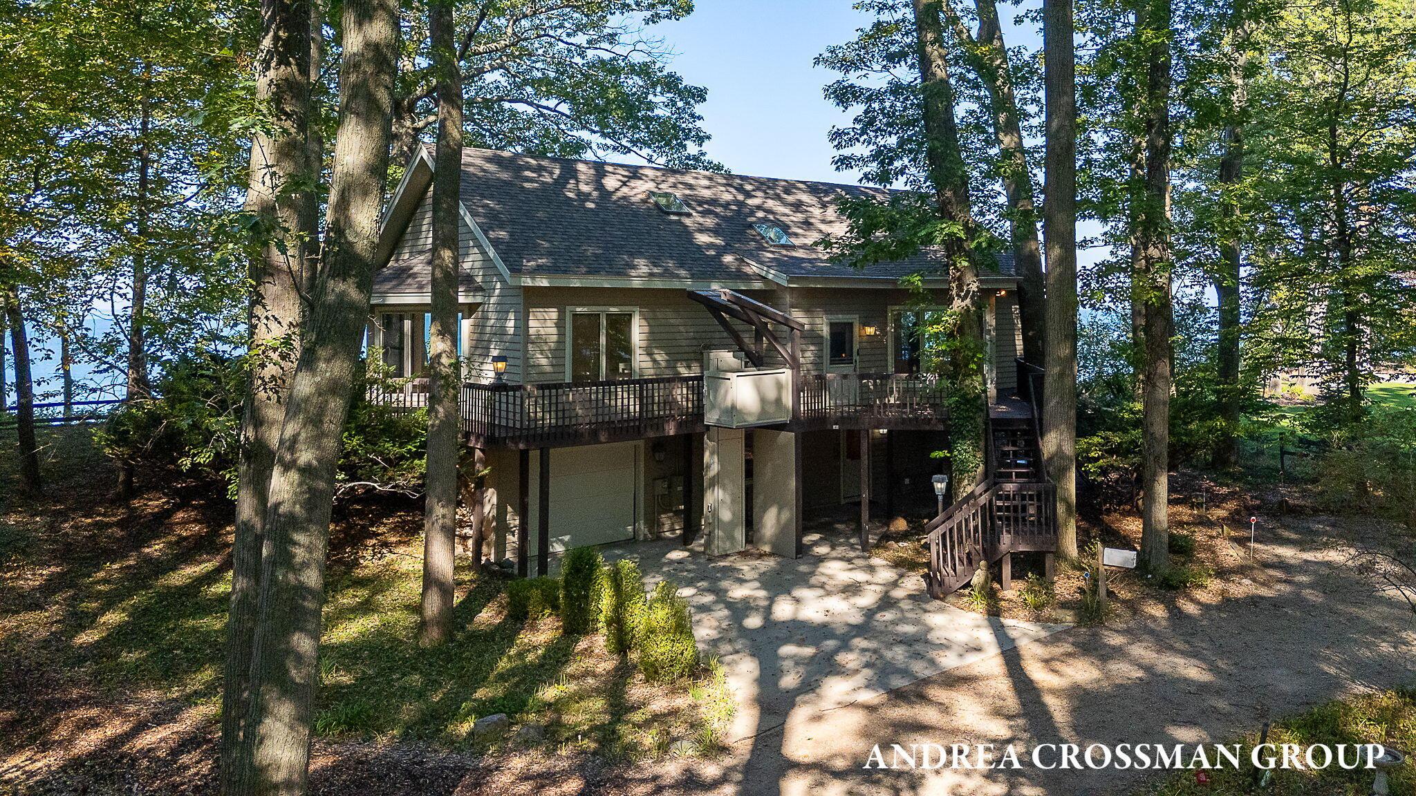 Image 1: 99-web-or-mls-2542-lakeshore-dr