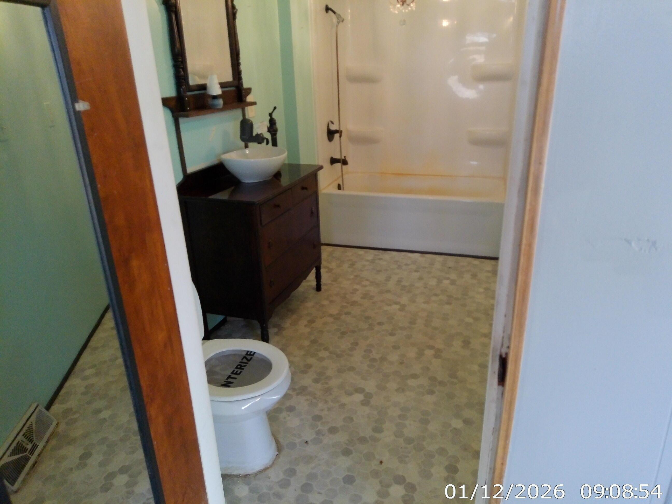 Image 3: bathroom