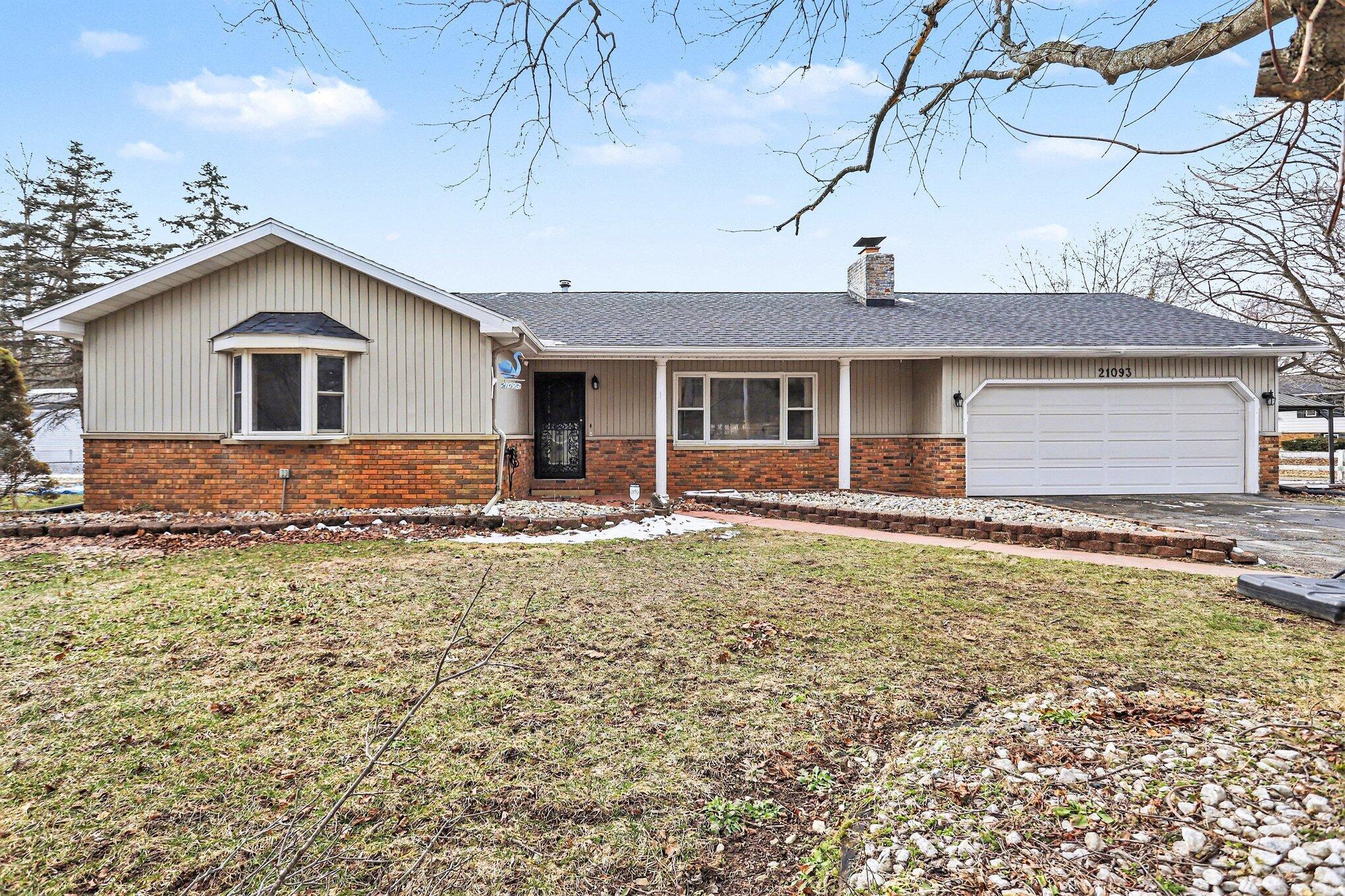 Image 1: 21093 North Ave