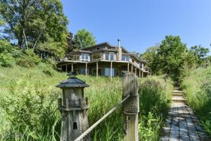 33 Crest Drive