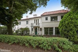 2968 Lake Shore Drive
