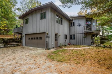 3646 N Lake