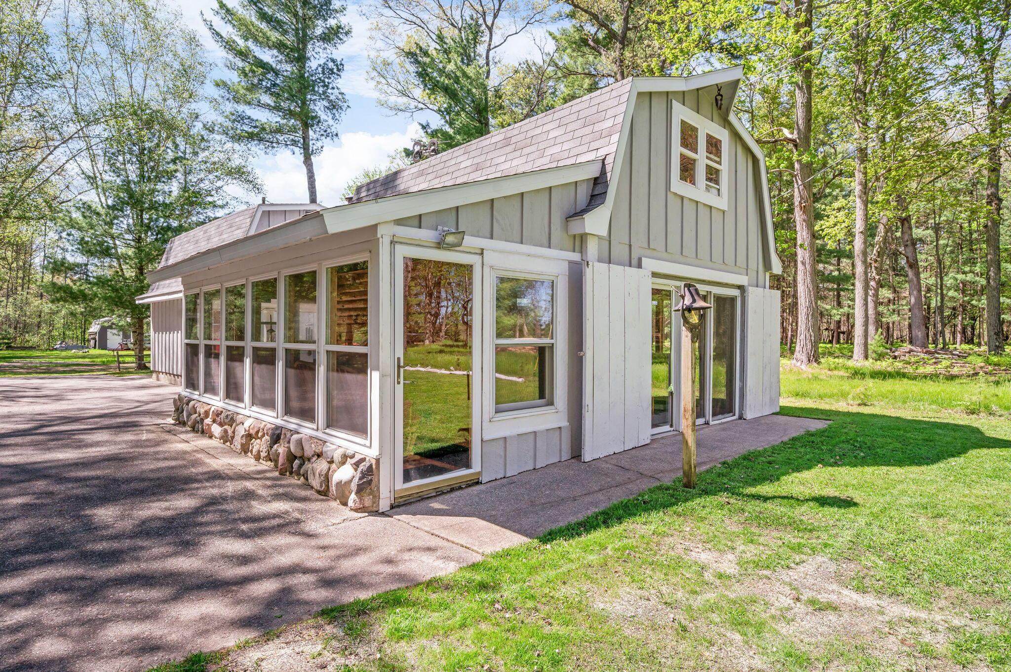 Image 3: 10-web-or-mls-2850-WWinonaDr-Baldwin-10