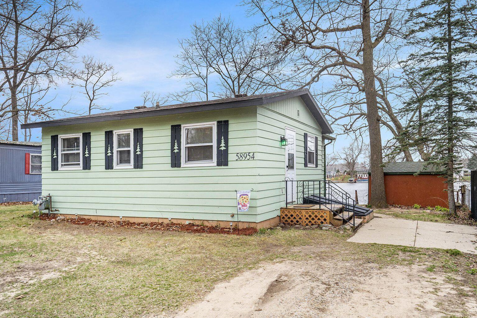 Image 3: Lakeshore 4