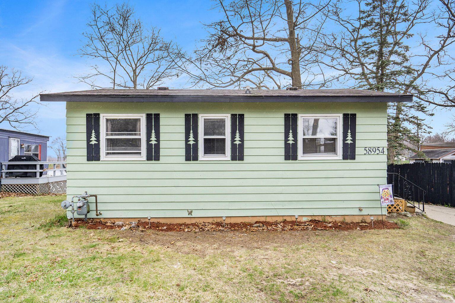 Image 4: Lakeshore 3