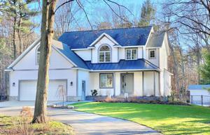 10045 Hiawatha Drive