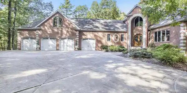 19175 Elizabeth Court
