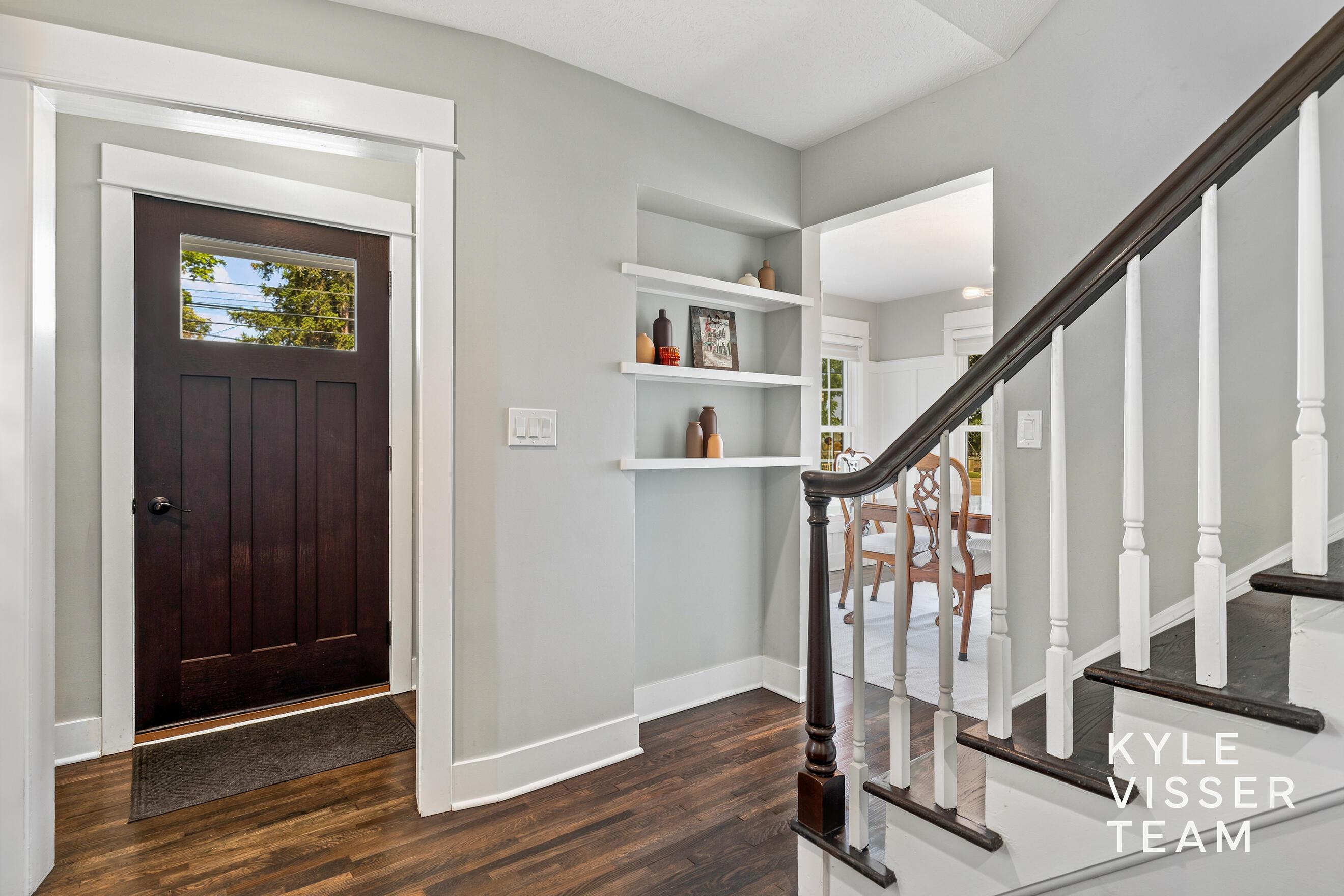 Image 2: Foyer