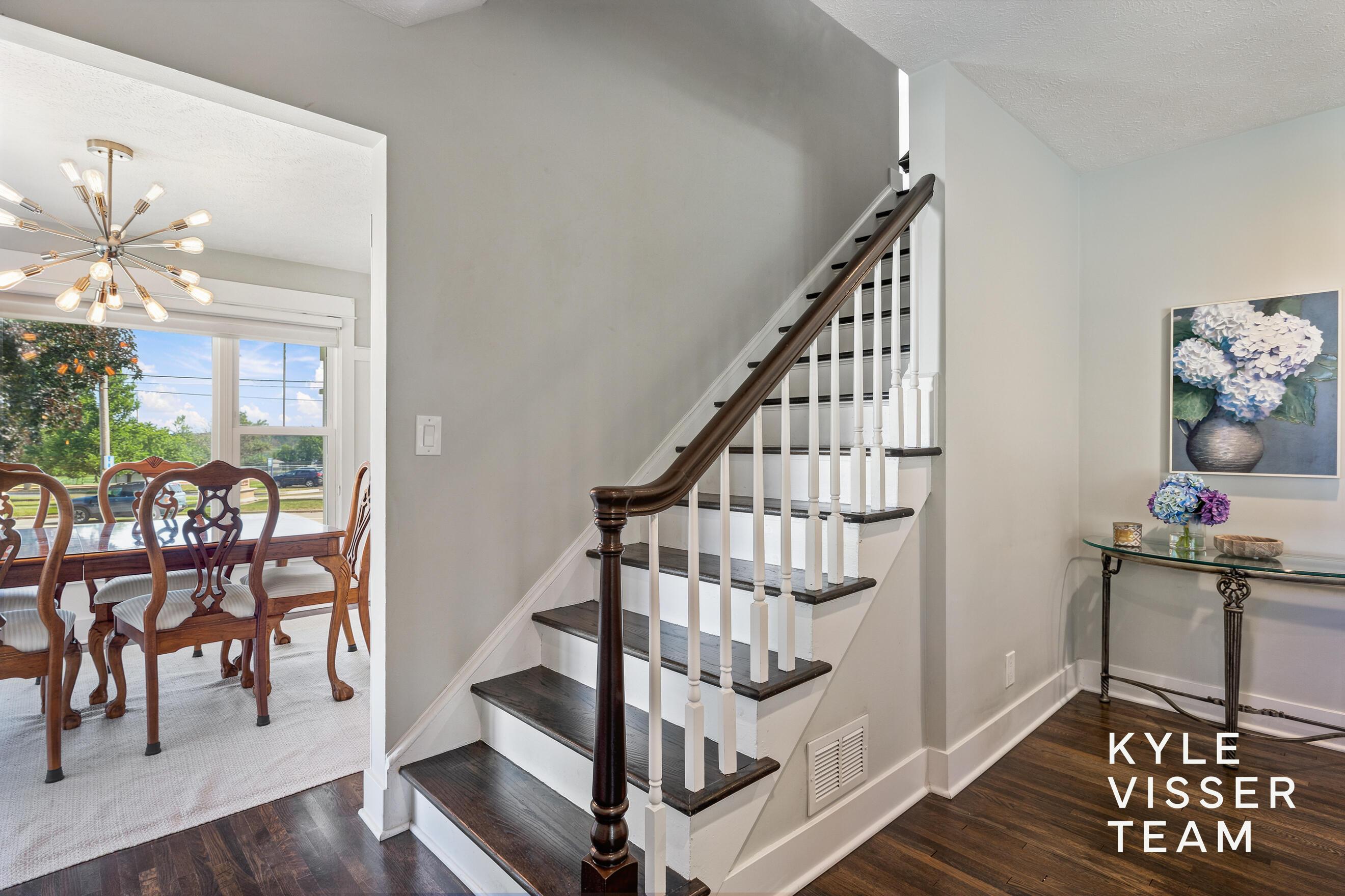 Image 3: Foyer