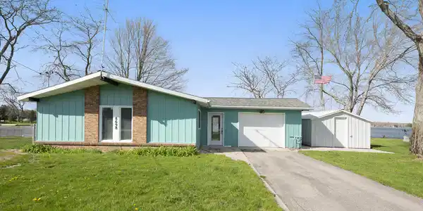 8698 Tecumseh Trail