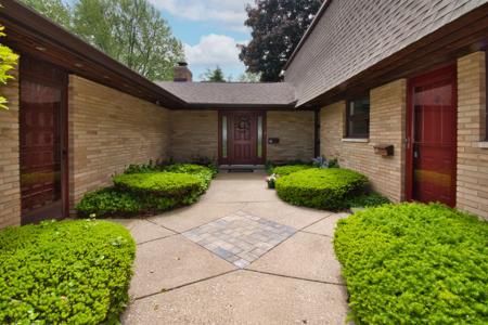 2727 S Lakeshore Drive