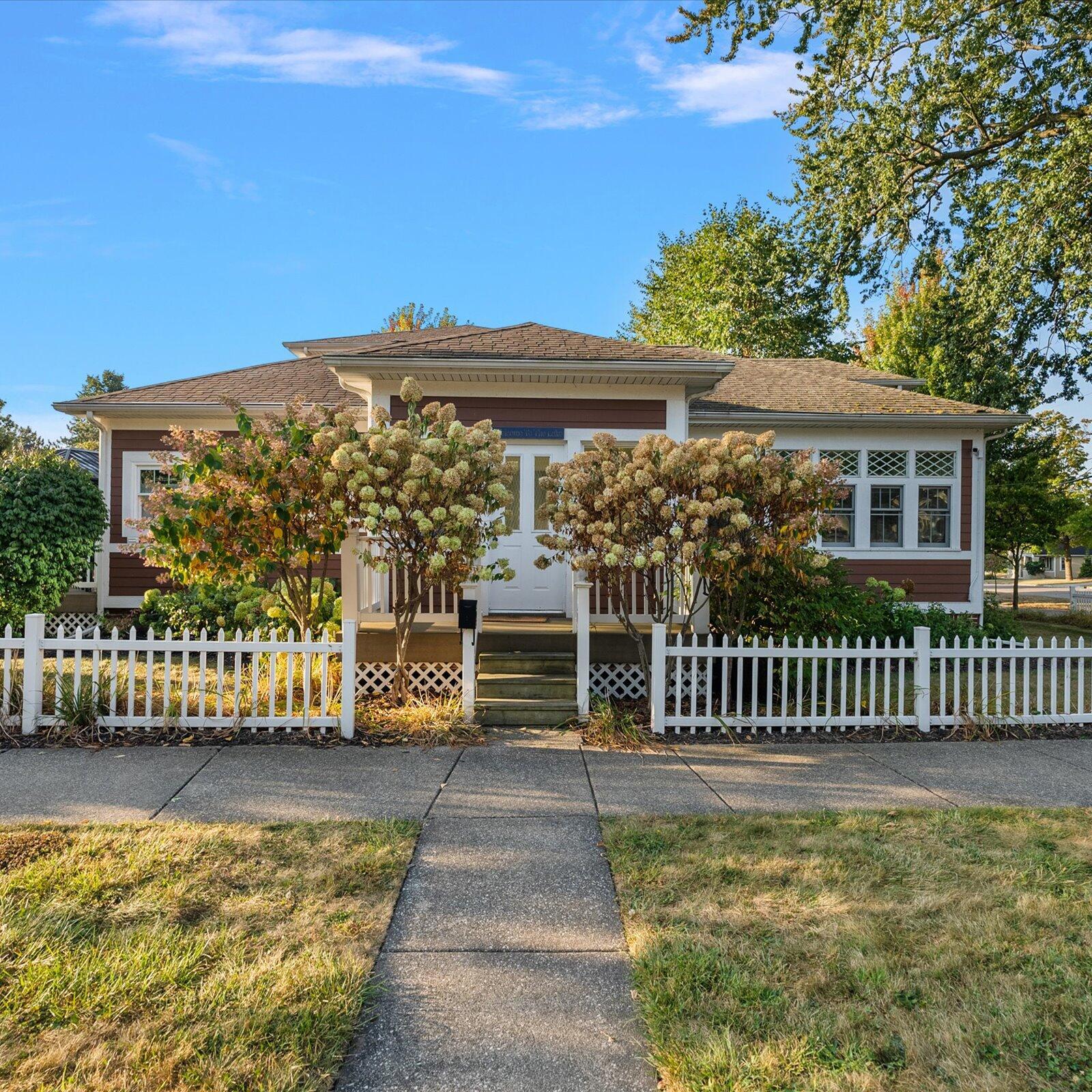 Image 2: 07-202 Oak St, South Haven, MI 49090 -7