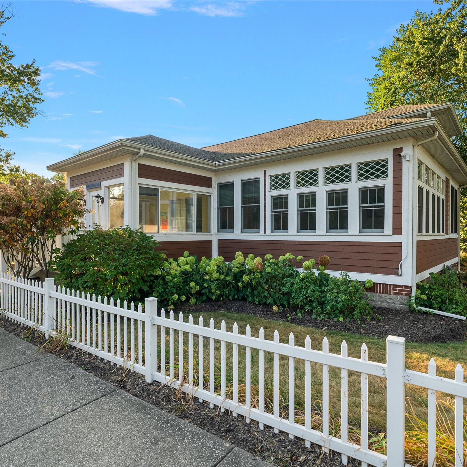 Image 3: 06-202 Oak St, South Haven, MI 49090 -6