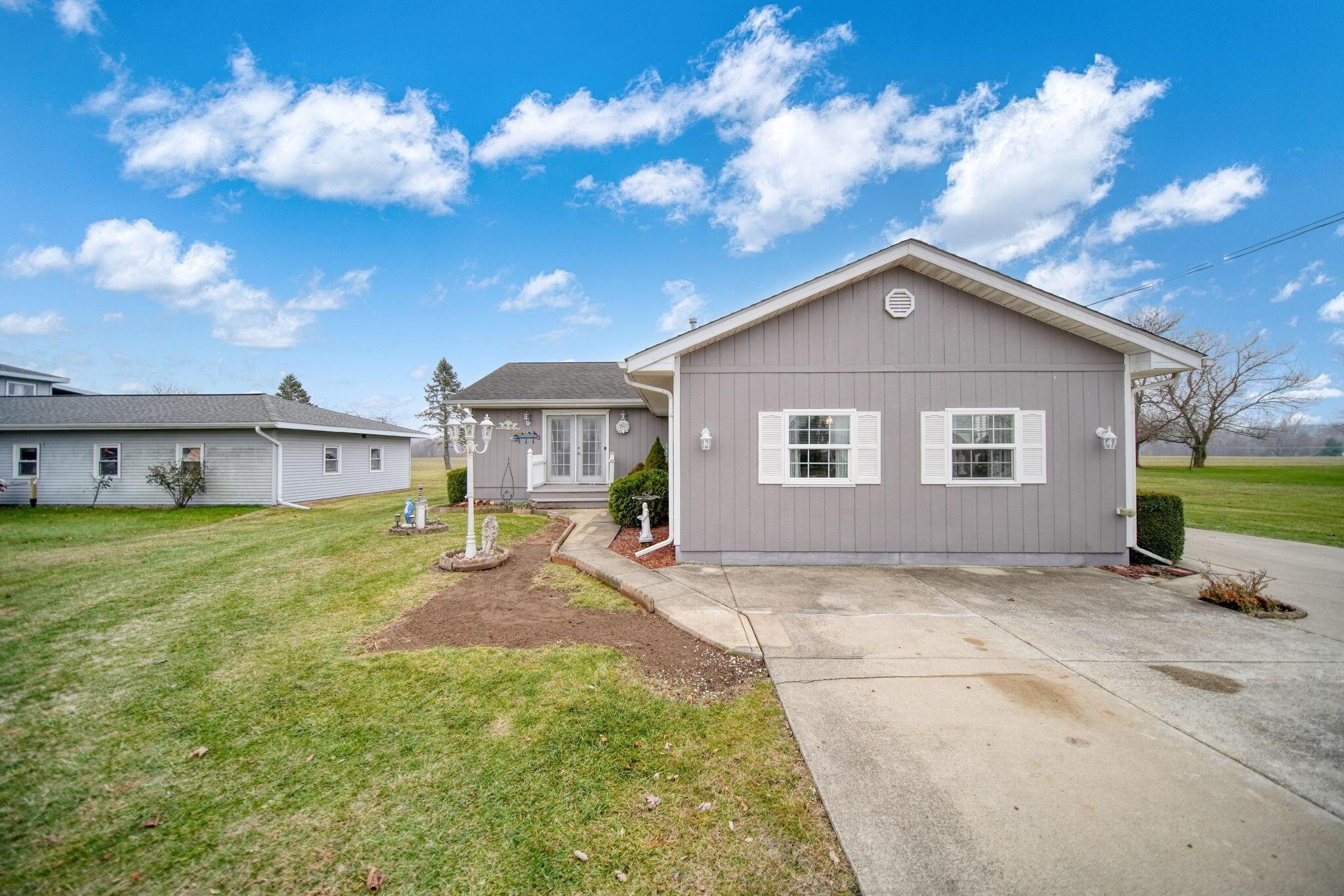 Image 3: 2-web-or-mls-DSC02492_HDR