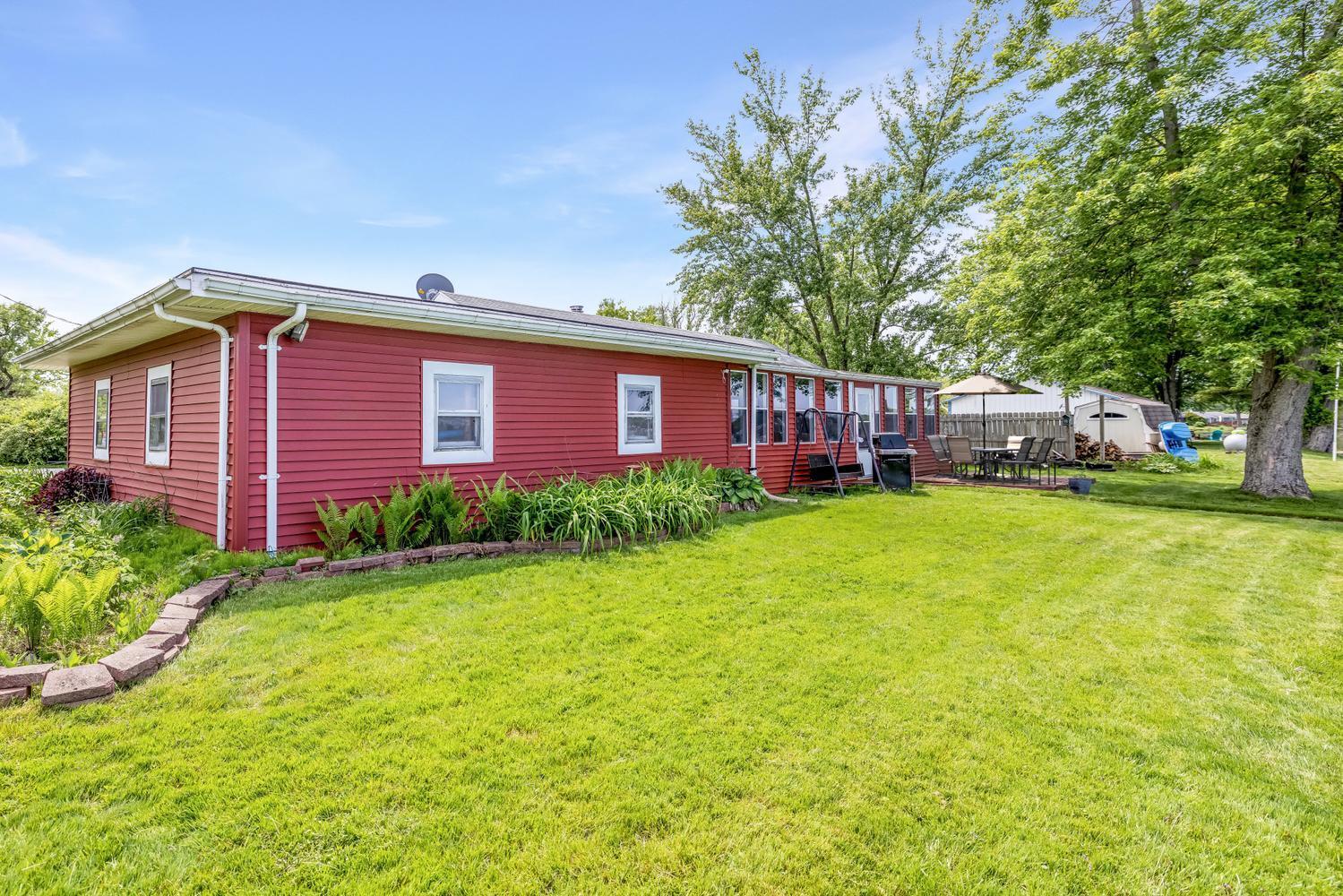 Image 2: 68258 Cassopolis Rd-large-002-041-All Sp