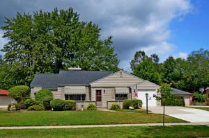 1715 Gladys Circle