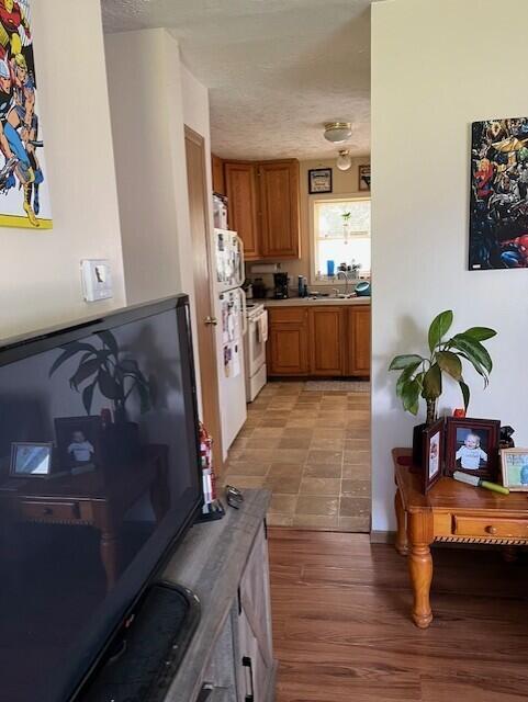 Image 2: Paw Paw Ave_6754_8