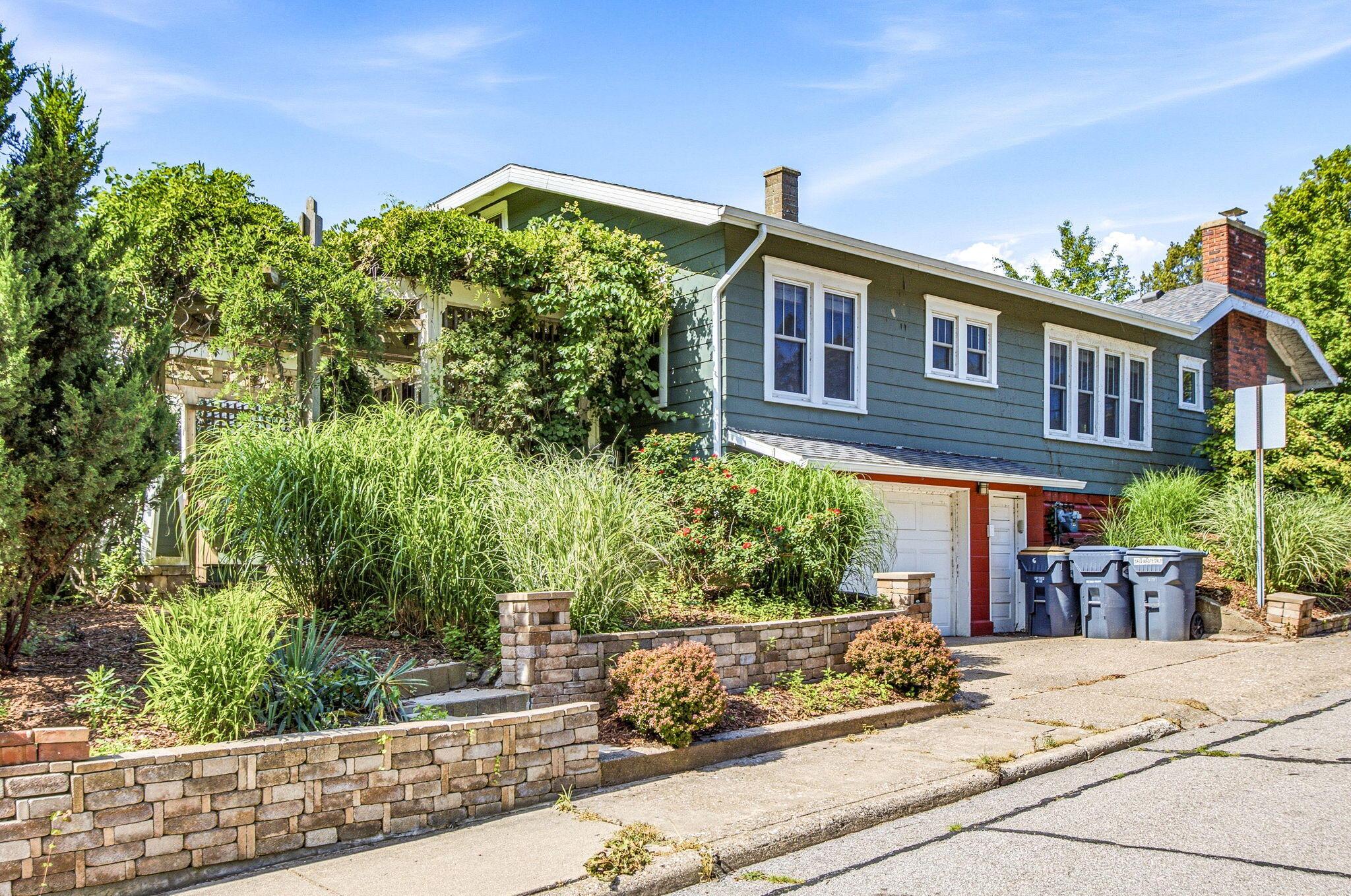 Image 4: 4-web-or-mls-2501Lakeview_SkyVibeMedia-4