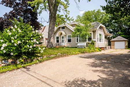 2403 Lakeview