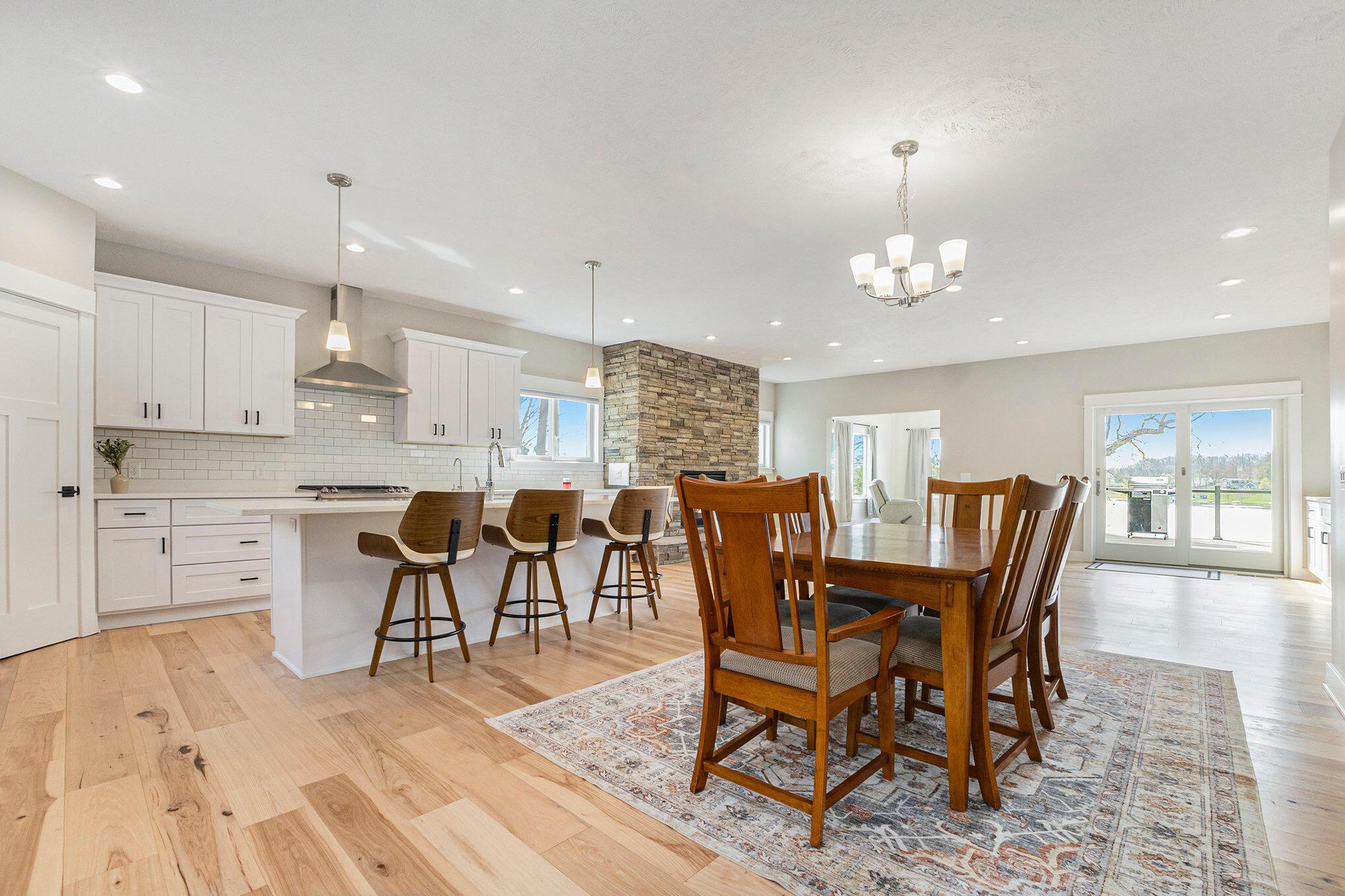 Image 3: Dining Room