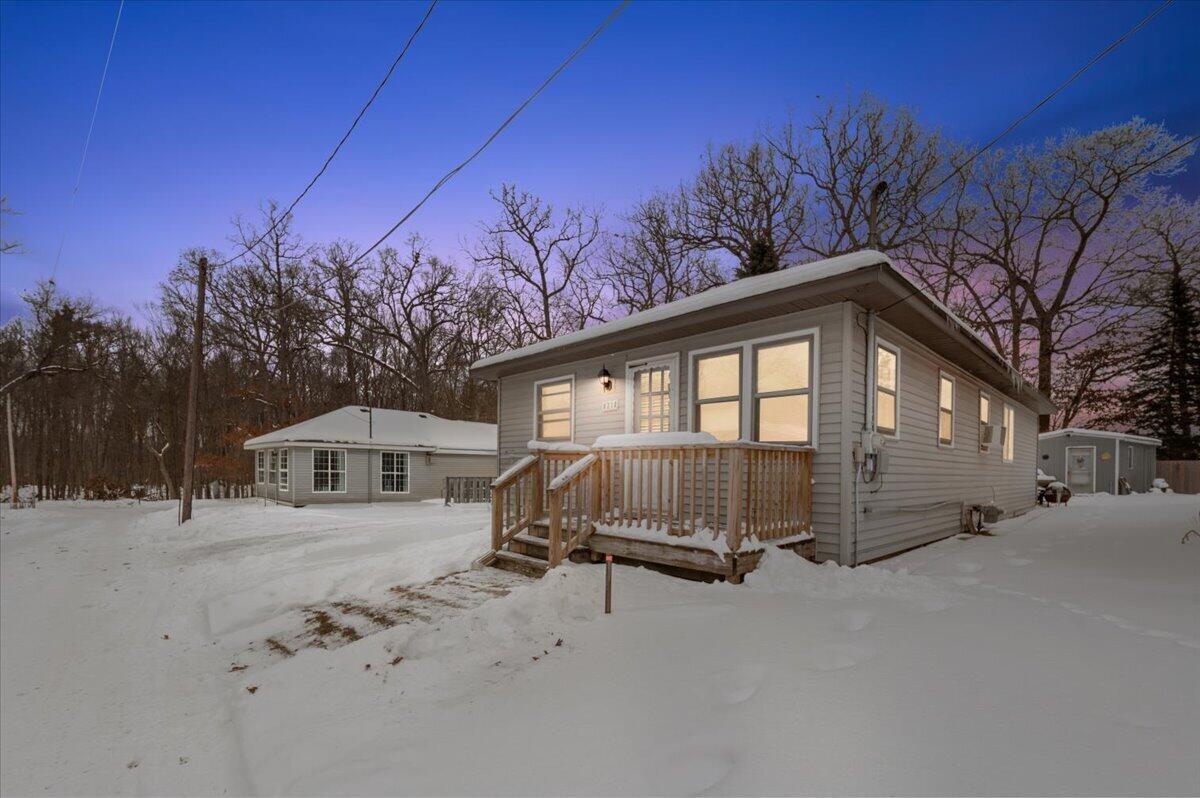 Image 2: 09-Exterior 05