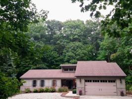 3885 Lake Path