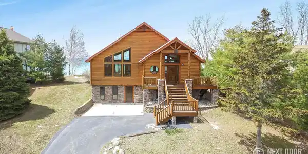 437 N Lighthouse Drive