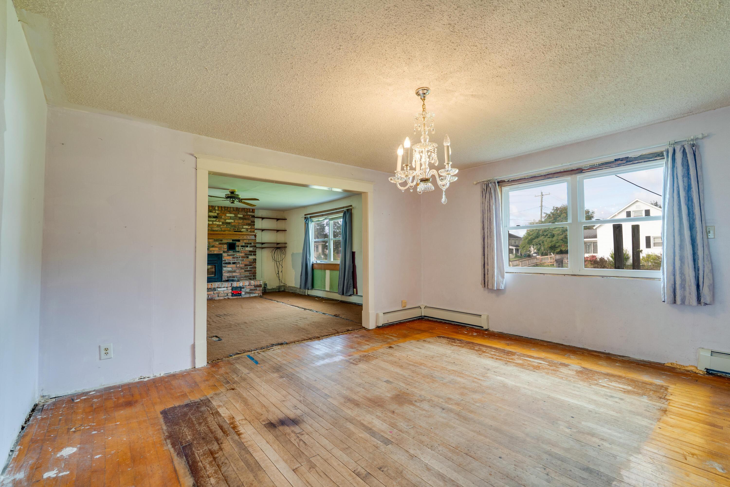 Image 3: 540ArbutusClark2500018