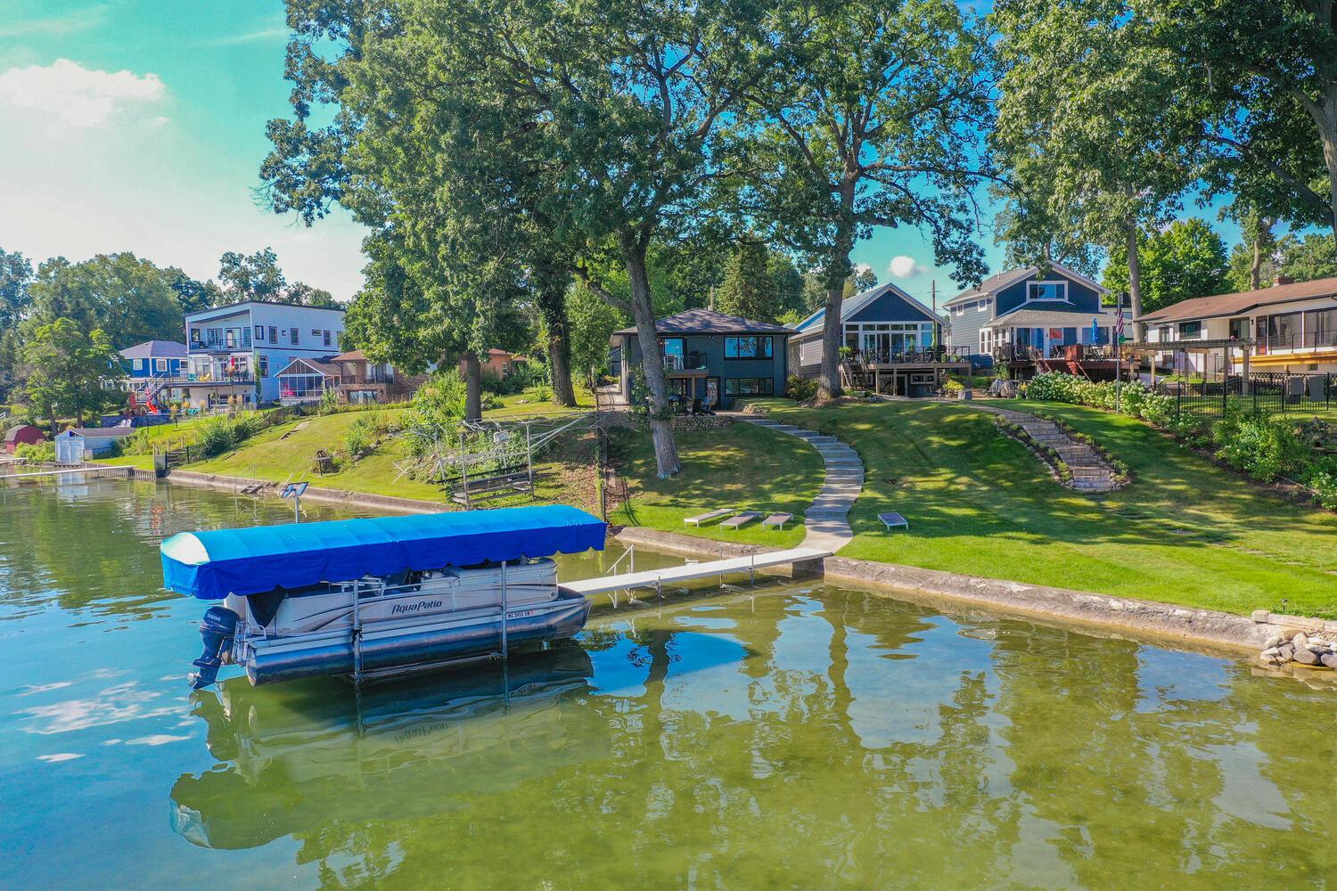 Image 2: 23876 S Shore Dr Edwardsburg-large-002-0