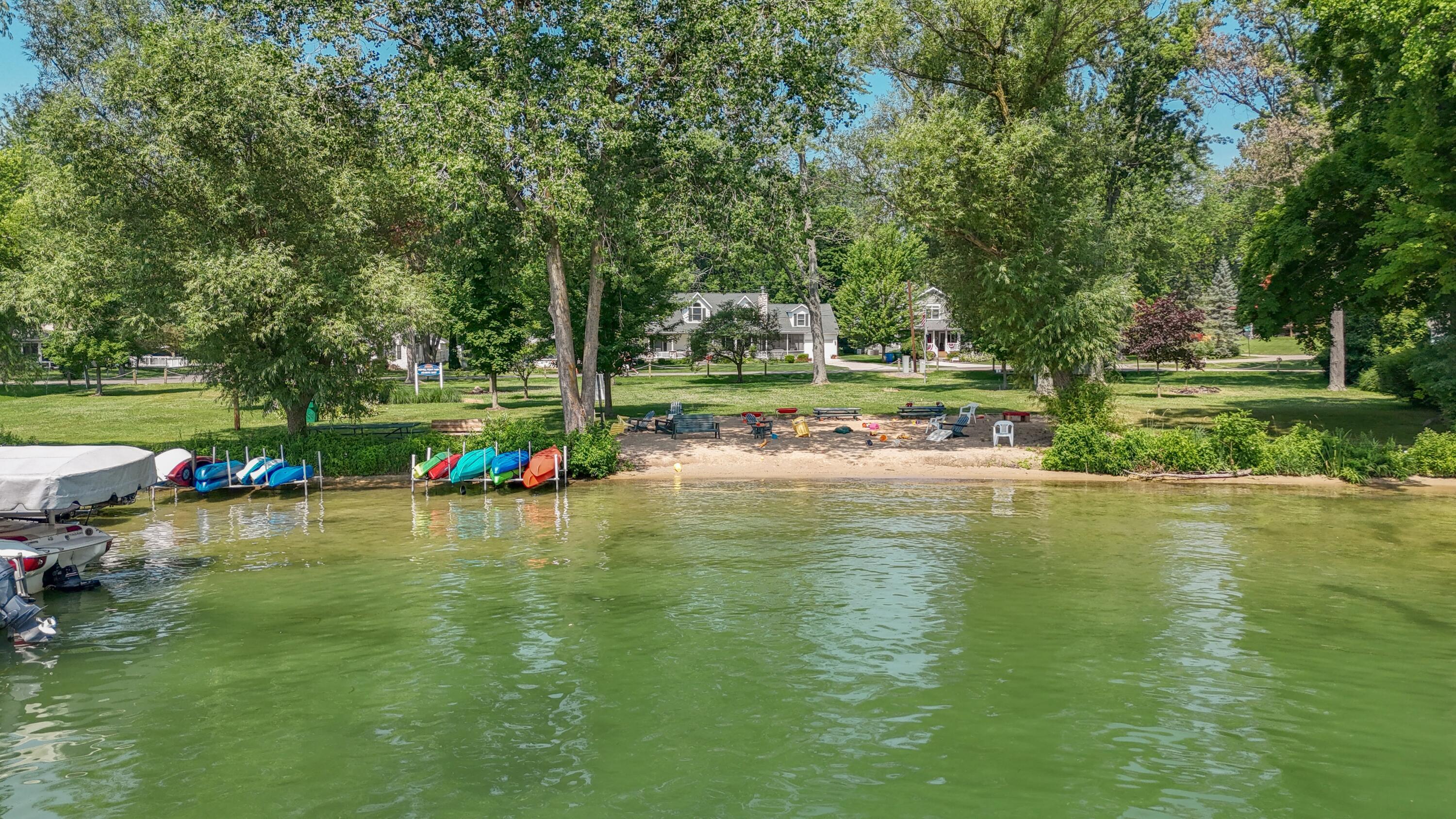 Image 4: HOWELL POINT