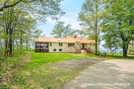 5795 Lakeshore Drive