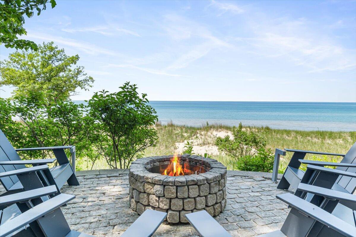 Image 3: Beachside Patio Firepit