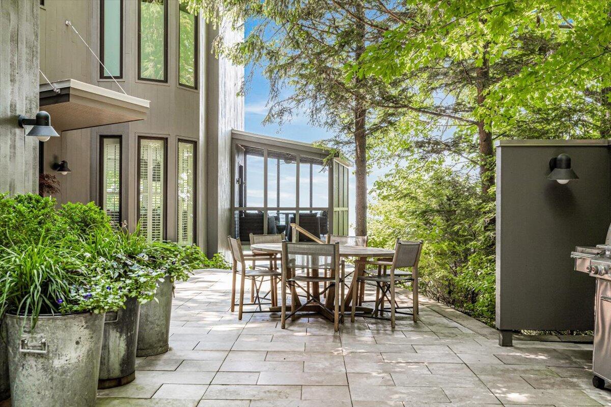 Image 4: Front Entry Patio