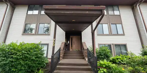 730 Cliffs Drive