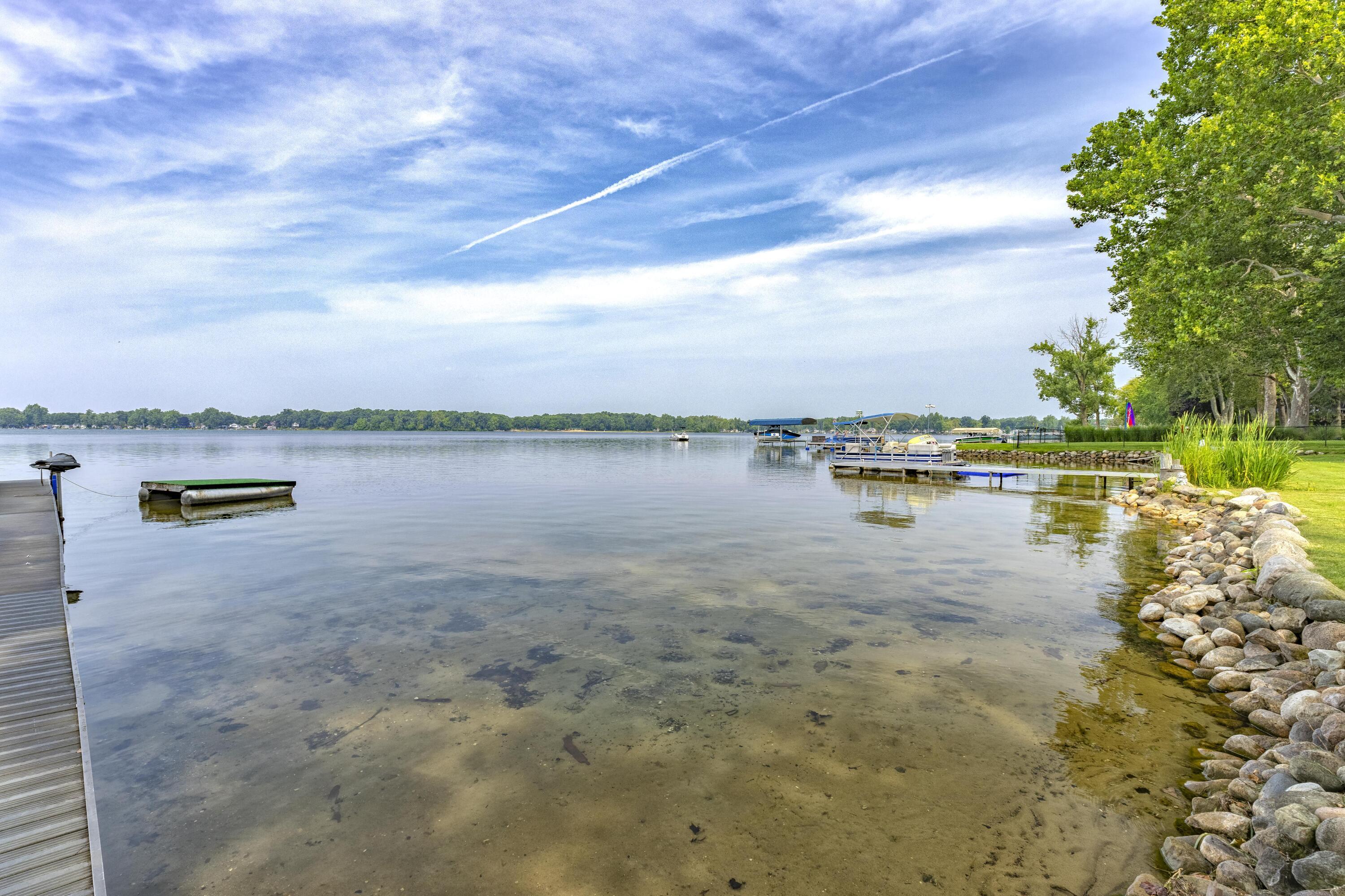 Image 3: E_Long_Lake_Dr_9048-29