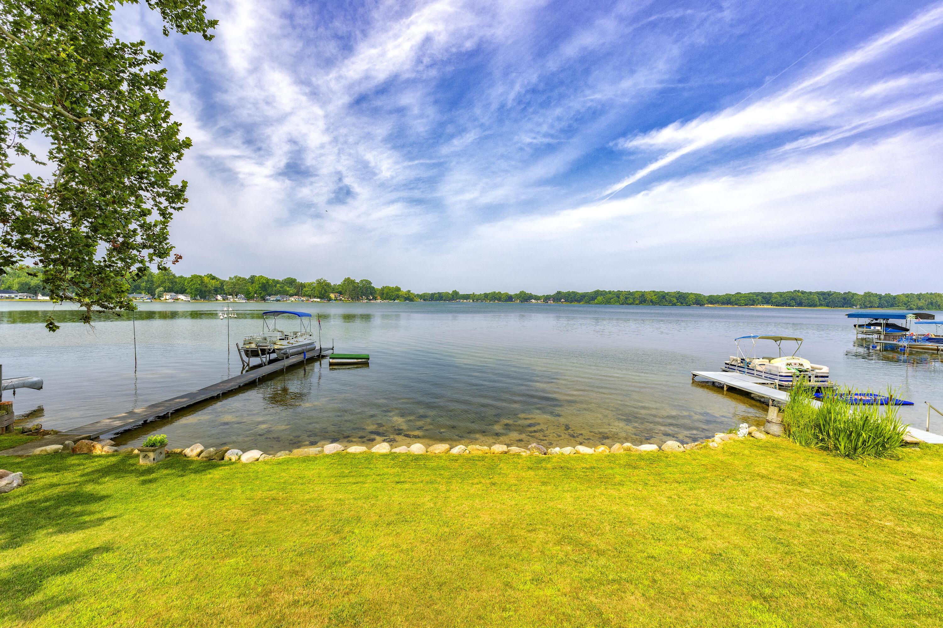 Image 4: E_Long_Lake_Dr_9048-8