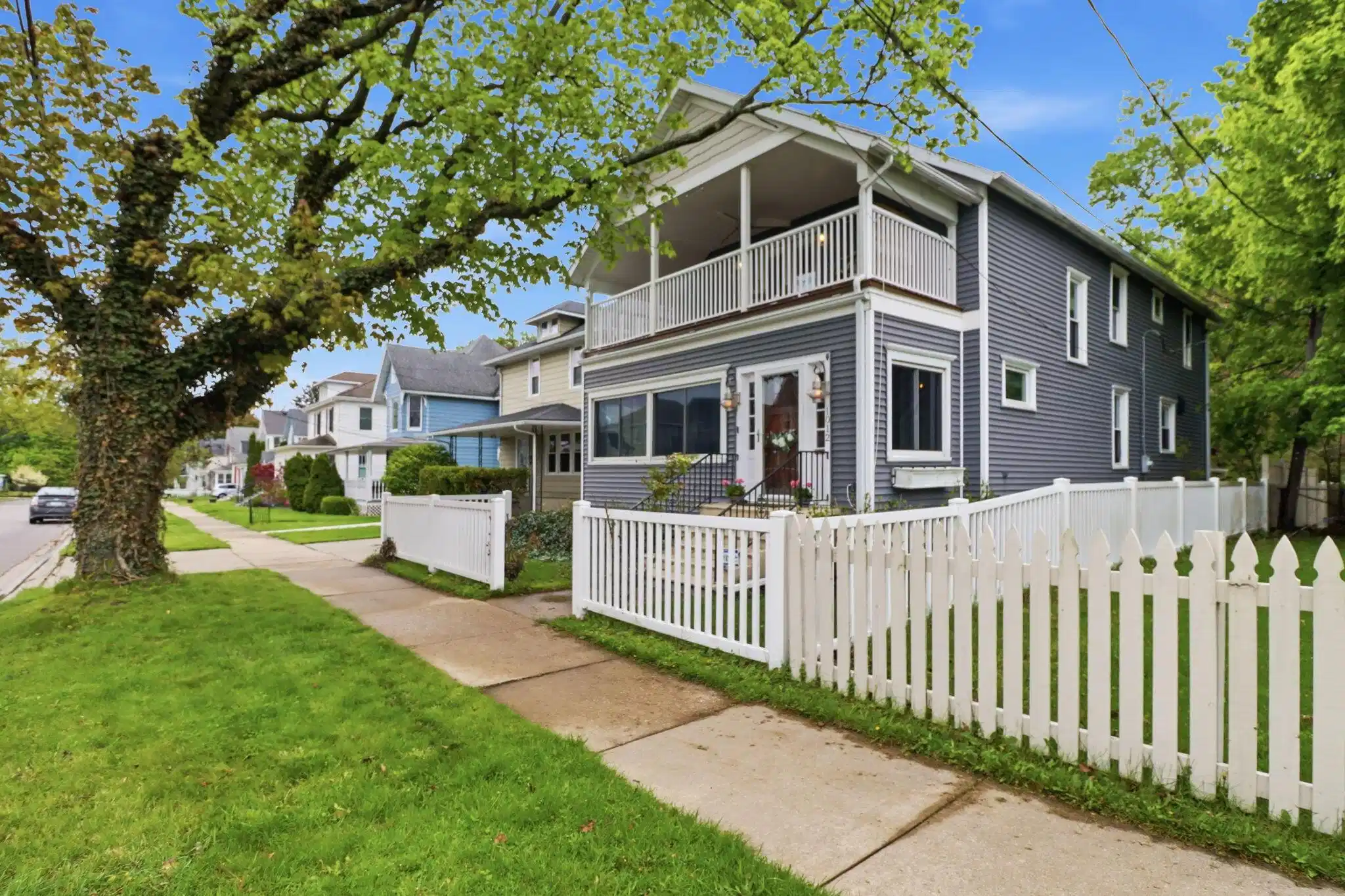 Image 1: 1012 Pearl St, St. Joseph, MI 49085
