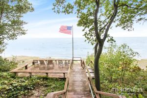 3233 N Lakeshore Drive
