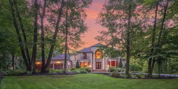 554 Bailey Lake NE
