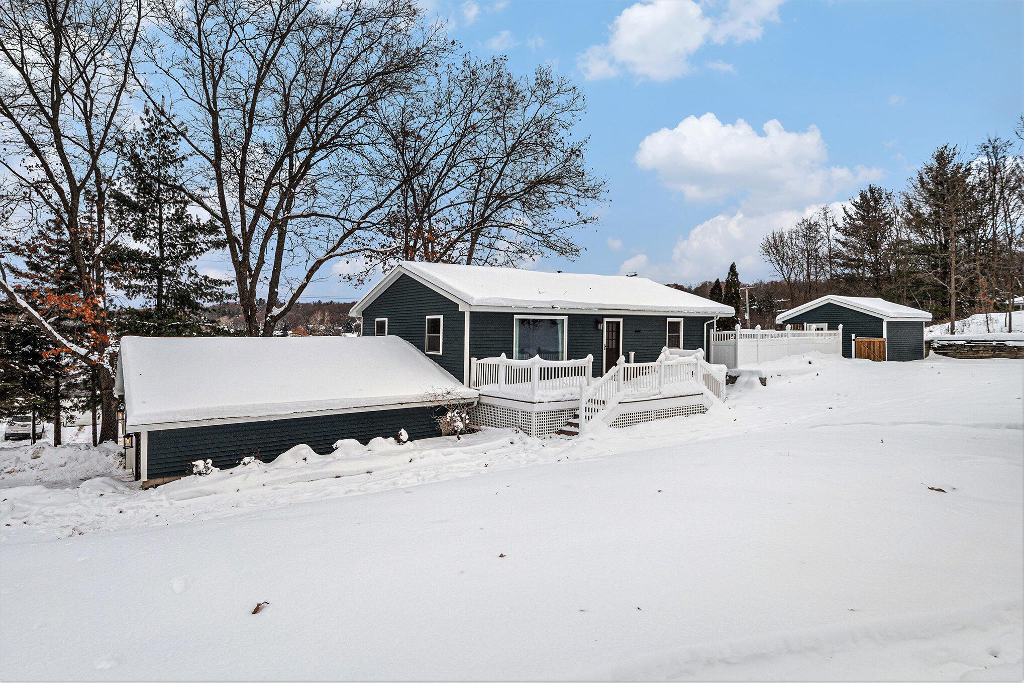 Image 1: 010_file_744