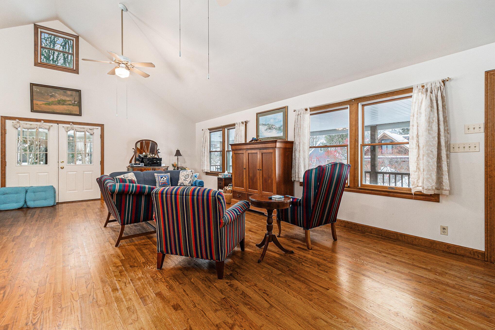 Image 4: 004_file_210