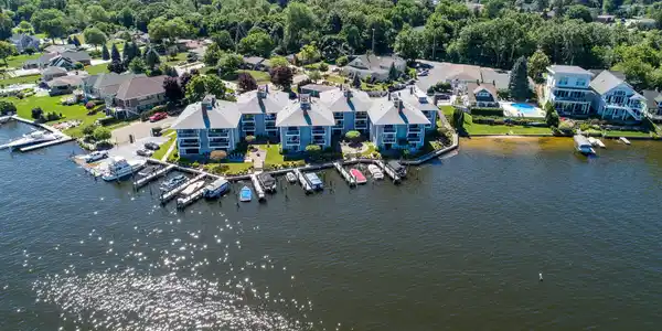 400 Lakeview Court